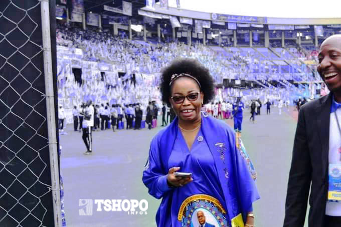 You are currently viewing Sortie officielle de l’Union sacrée : la gouverneure de la Tshopo est aperçu au Stade des Martyrs