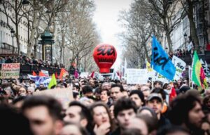 Lire la suite à propos de l’article France : les français célèbrent la journée du 1er Mai sous une extrême colère de la réforme des retraites