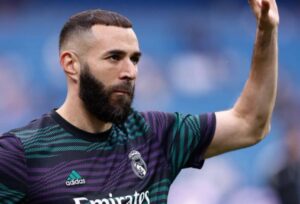 Lire la suite à propos de l’article Mercato : Coup de tonerre au Real ; Benzema quitte la maison blanche