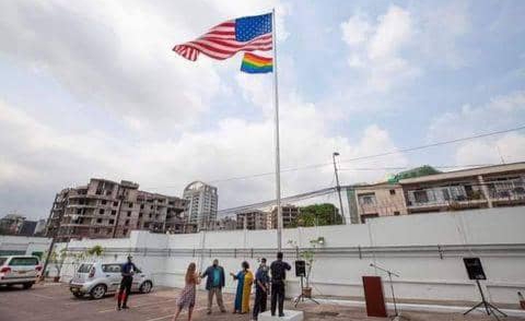 You are currently viewing Monde : l’ambassade des USA en RDC exhibe le drapeau de la communauté lesbiennes et Gays( LGBT)