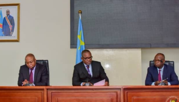 You are currently viewing Table ronde sur l’état de siège : Peter Kazadi félicite le comité préparatoire pour le travail abattu