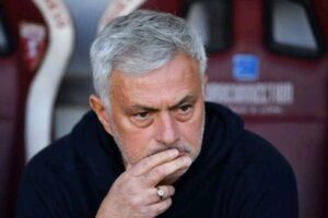 Lire la suite à propos de l’article Foot : l’UEFA annonce une procédure disciplinaire à l’encontre de José Mourinho