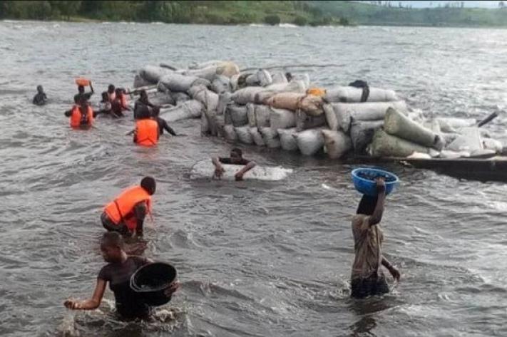 You are currently viewing Mongala : 4 corps repêchés sans vie après le naufrage d’une embarcation dans le fleuve Congo