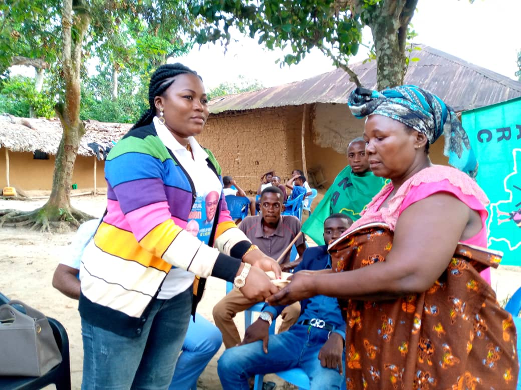 You are currently viewing La présidente fédérale Corrine Ngansi du CNARC Tshopo témoigne sa solidarité à la famille Ramazani