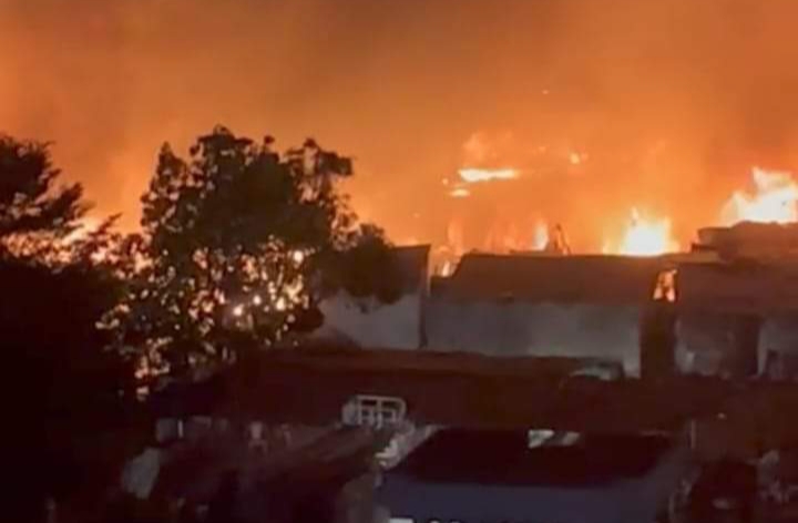 You are currently viewing Kinshasa : les raccordements électriques frauduleux seraient à l’origine de l’incendie au Camp Lufungula