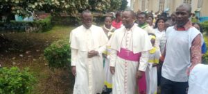 Lire la suite à propos de l’article Religion : le nouvel évêque auxiliaire de l’archidiocèse de kisangani Mgr Léonard Djadi Djate visite les sites stratégiques du diocèse