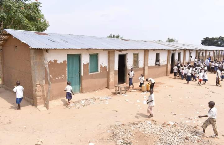 You are currently viewing Ituri/Rentrée scolaire 2023-24 : les enseignants boycottent la reprise des cours à Irumu suite à la grève décrétée par une association scolaire locale