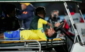 Lire la suite à propos de l’article Foot : Victime d’une rupture des ligaments croisés du genou, Neymar dit au-revoir 2023