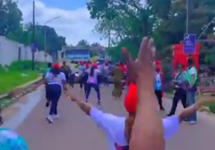 You are currently viewing Invalidation des candidats députés : les partisans de Ngobila dans les rues de Kinshasa