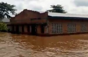 Lire la suite à propos de l’article Tshopo : Une grande partie de la ville de Kisangani sous les eaux du fleuve Congo