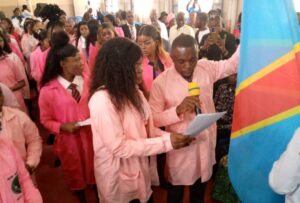 Lire la suite à propos de l’article Tshopo : Prestation de serment de 41 membres de la société congolaise de la pratique sages femmes