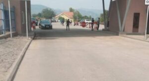 Lire la suite à propos de l’article Est de la RDC : Des troupes rwandaises accompagnées des mercenaires blancs préparent une incursion dans la ville de Goma (ALERTE)