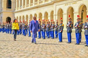 Lire la suite à propos de l’article Diplomatie : Félix Tshisekedi est arrivé à Paris pour une visite officielle de 3 jours, après l’Allemagne