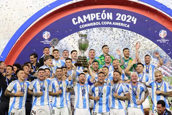 You are currently viewing Football : Malgré la blessure de Léo Messi, l’argentine remporte la Copa America face à la Colombie