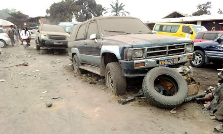 You are currently viewing Kinshasa : Les propriétaires des véhicules abandonnés sur les artères de la ville sont appelés à les retirer de la voie publique