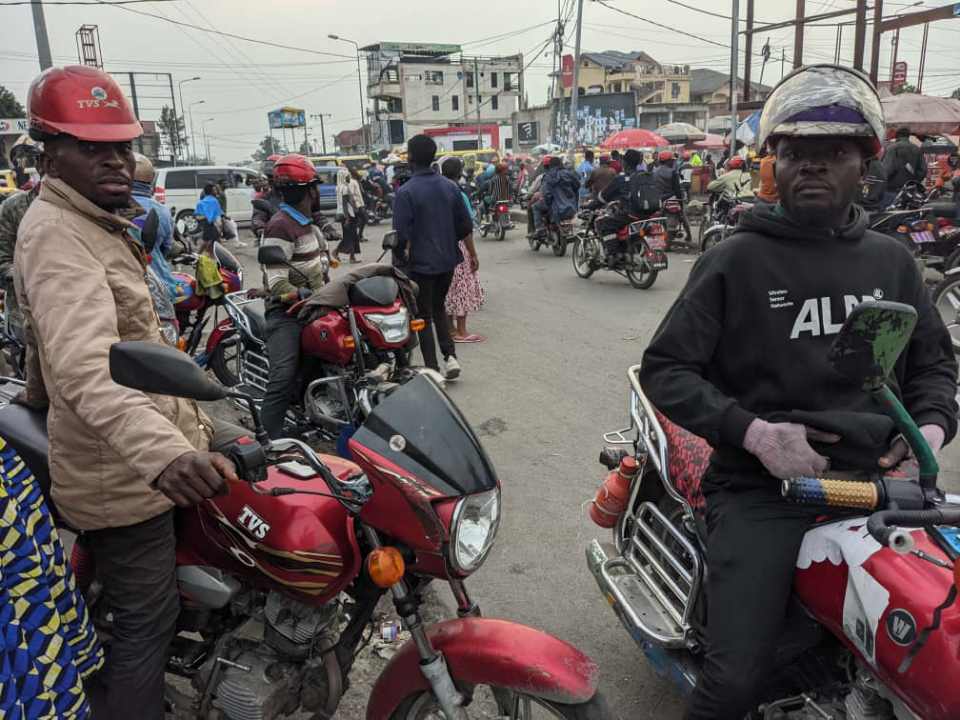 You are currently viewing Nord-Kivu : Vive tension à Nyiragongo après l’assassinat d’un jeune motard par des hommes armés