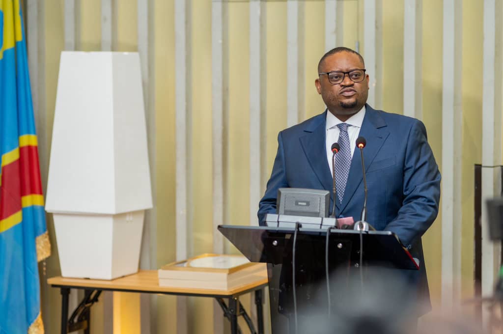 Lire la suite à propos de l’article RDC : Le ministre des Finances Doudou Fwamba a participé à la cérémonie de signature des contrats avec les régies financières et des services connexes