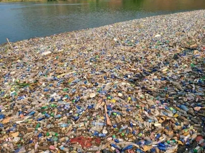 You are currently viewing Bukavu : Le barrage de Ruzizi menacé par l’invasion des déchets plastiques