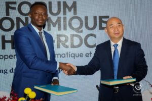 Lire la suite à propos de l’article Partenariat RDC-Chine : Dans le but d’accroître la puissance énergétique en RDC, Kinshasa signe un protocole d’accord avec un groupe chinois “CMOC” à Beijing