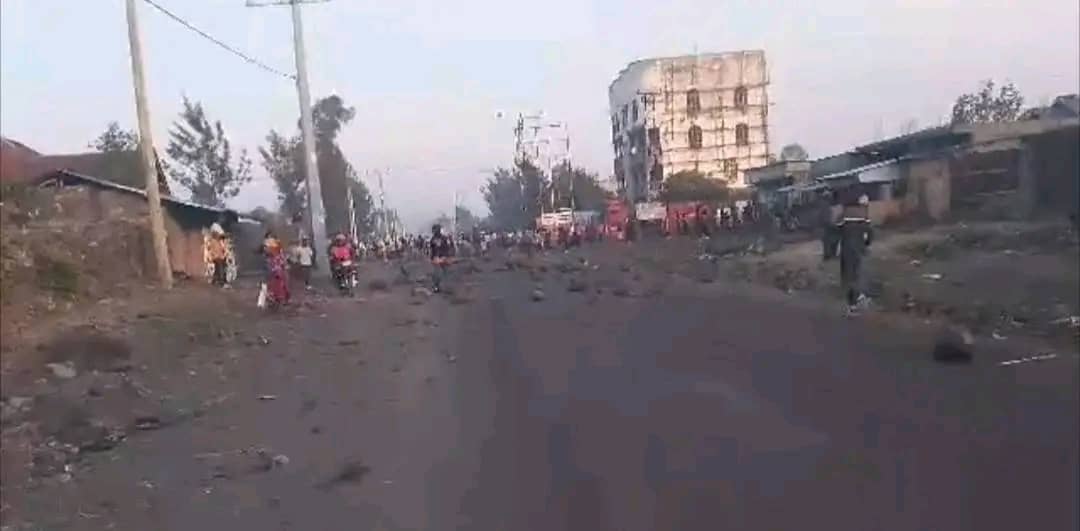 You are currently viewing Goma : Les déplacés de Masisi manifestent à Mugunga pour réclamer leur retour et dénoncer la précarité