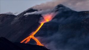 Lire la suite à propos de l’article Fausse alerte sur la menace de l’éruption du volcan Nyiragongo : L’OVG invite la population à ne pas se fier aux rumeurs