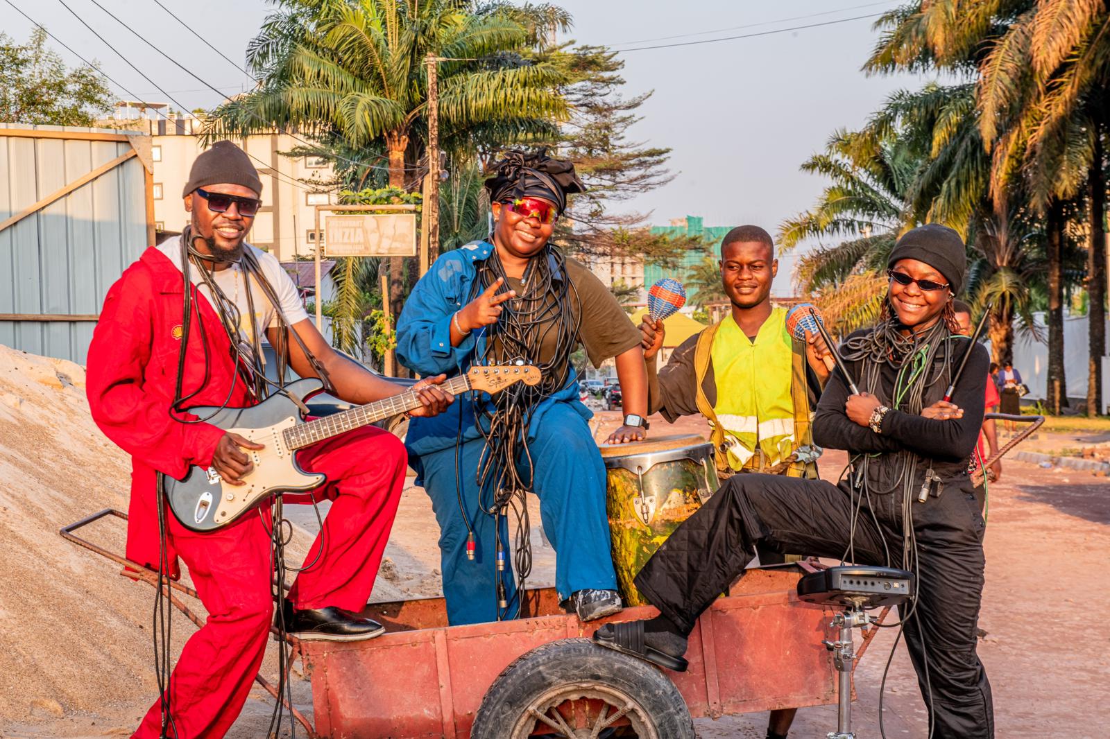 You are currently viewing Musique: Le groupe “Huguembo et les professeurs” offrent un concert gratuit aux Kinoises et kinois à l’Institut français