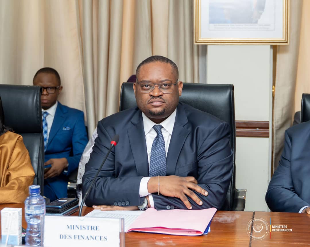 Lire la suite à propos de l’article Finances : Le gouvernement adopte les réformes coruscantes initiées par le ministre Doudou Fwamba