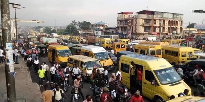 You are currently viewing Kinshasa : Malgré la baisse du prix du carburant, les habitants de masina peine à se déplacer