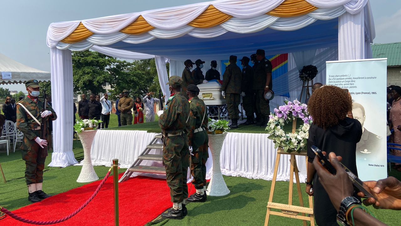You are currently viewing RDC: le Colonel docteur Valentin M’Buy Tamundel, premier Congolais spécialiste en médecine aéronautique à été inhumé ce samedi 