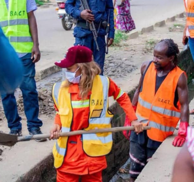 You are currently viewing TSHOPO : La brigade d’assainissement à l’œuvre sous l’impulsion de la Bourgmestre Marianne Batamane