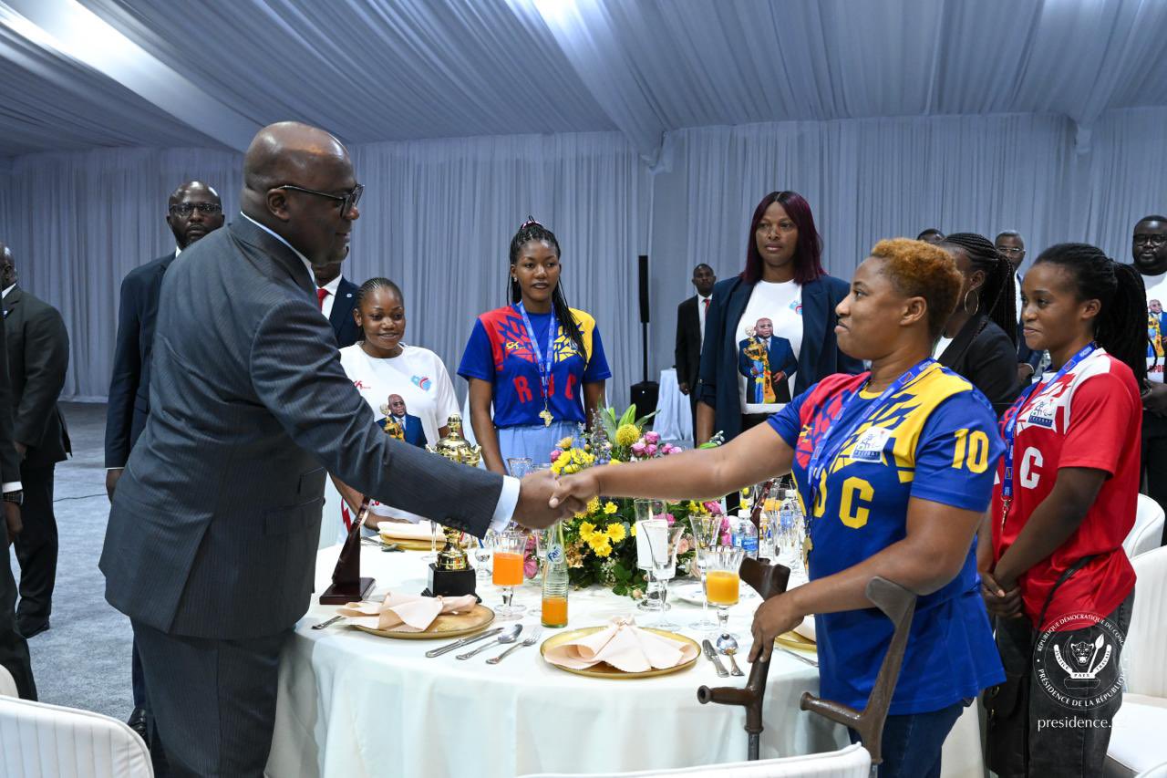 You are currently viewing RDC : Félix Tshisekedi salue la performance des Léopards dames de basketball sur fauteuil, vainqueures de la CAN U-25