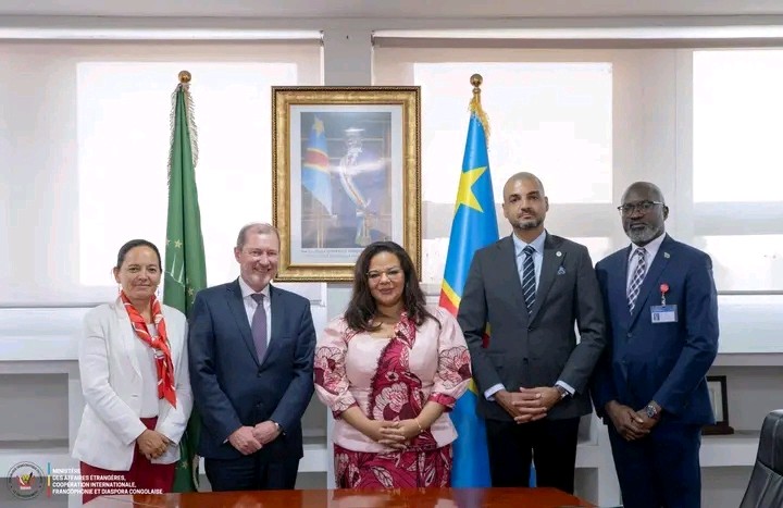 Lire la suite à propos de l’article Crise sécuritaire dans l&rsquo;Est de la RDC : un envoyé spécial de la Belgique chez Kayikwamba, le processus de Washington au coeur de leurs échanges