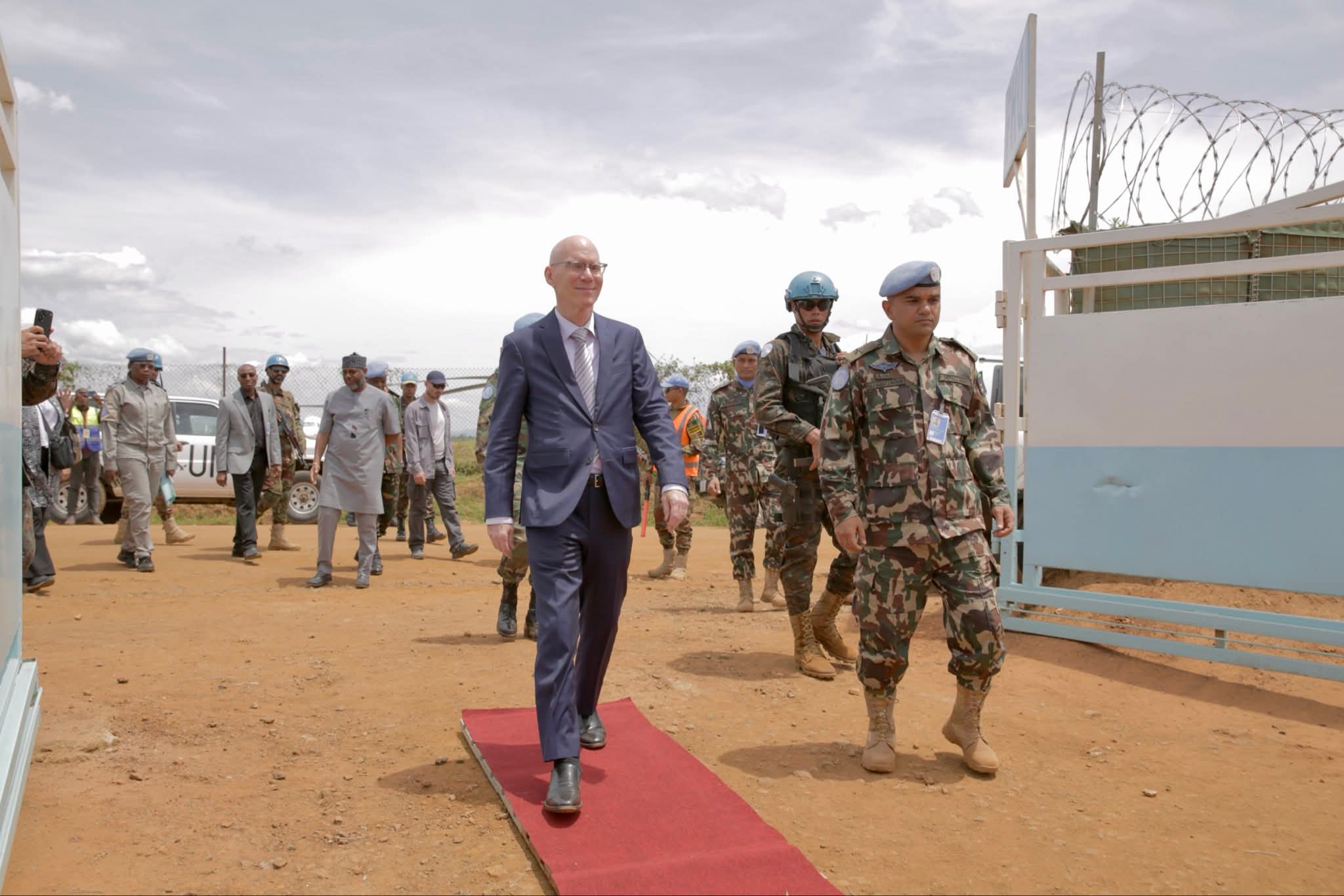 You are currently viewing Fin de mission de James Swan à Goma : le Chef de la MONUSCO rassure que les casques bleus continueront d&rsquo;agir aux côtés des congolais pour renforcer la secrétaire des civils