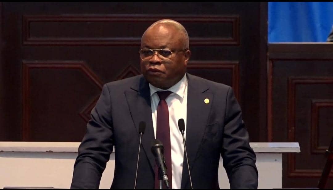 You are currently viewing Polémique autour de la proposition de loi sur le référendum : l&rsquo;initiateur Paul-Gaspard Ngondakoy éclaire les lanternes et démontre les avantages du projet