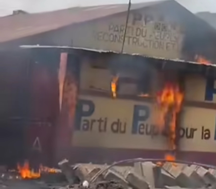 You are currently viewing Incendie du siège du PPRD à Kinshasa : Justicia ASBL exige l&rsquo;ouverture d&rsquo;une enquête judiciaire contre Augustin Kabuya
