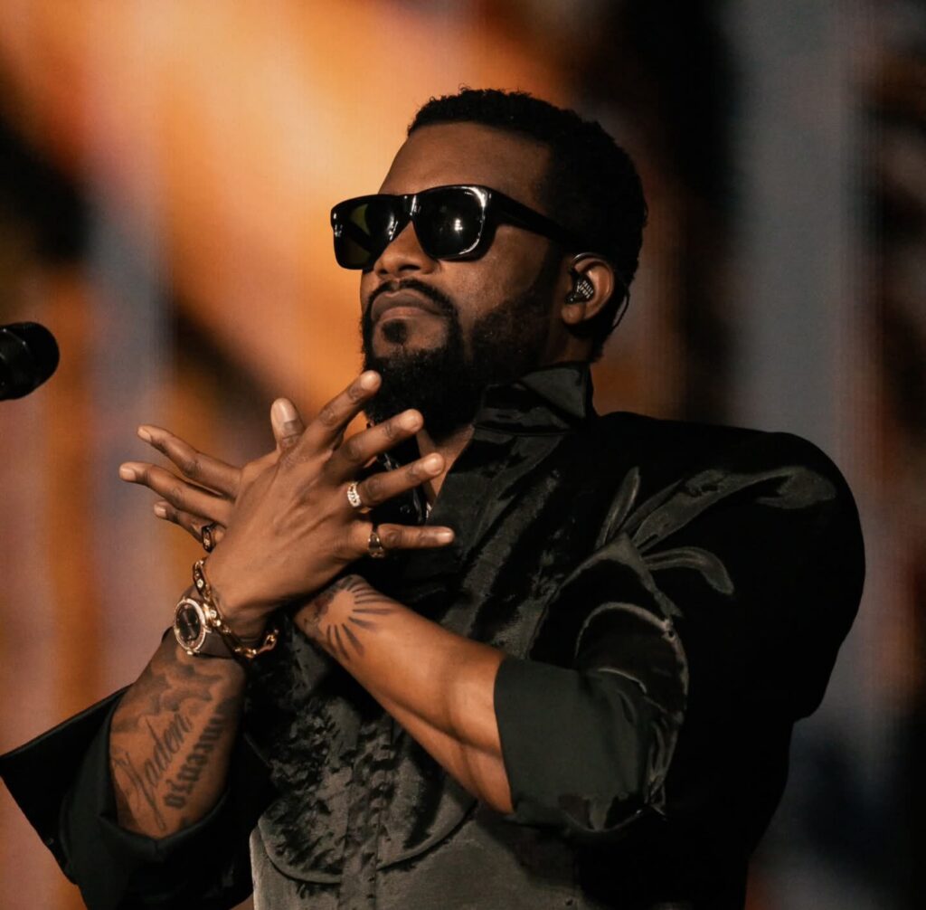 RDC : Fally Ipupa est décoré de la médaille d&rsquo;or du mérite des arts, des sciences et des lettres, puis élevé au grade de chevalier de l&rsquo;ordre national du Léopard (ordonnance présidentielle)