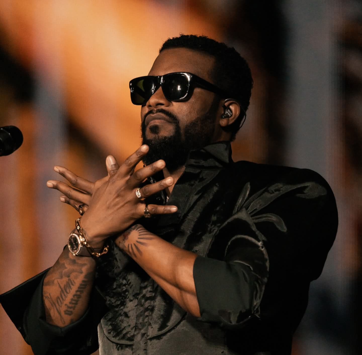 You are currently viewing RDC : Fally Ipupa est décoré de la médaille d&rsquo;or du mérite des arts, des sciences et des lettres, puis élevé au grade de chevalier de l&rsquo;ordre national du Léopard (ordonnance présidentielle)