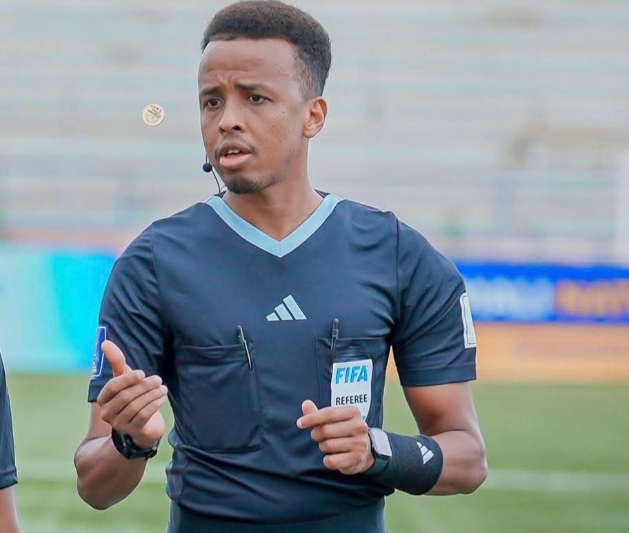 Mondial 2026 : le meilleur arbitre africain est refoulé à son arrivée aux États-Unis pour des raisons inconnues
