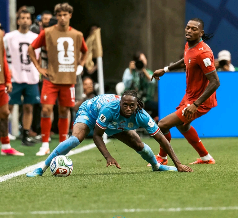 Mondial 2026 : après son match sans péché contre le Portugal, le roc Wan-Bissaka est mis à l&rsquo;honneur par les observateurs avertis du football français
