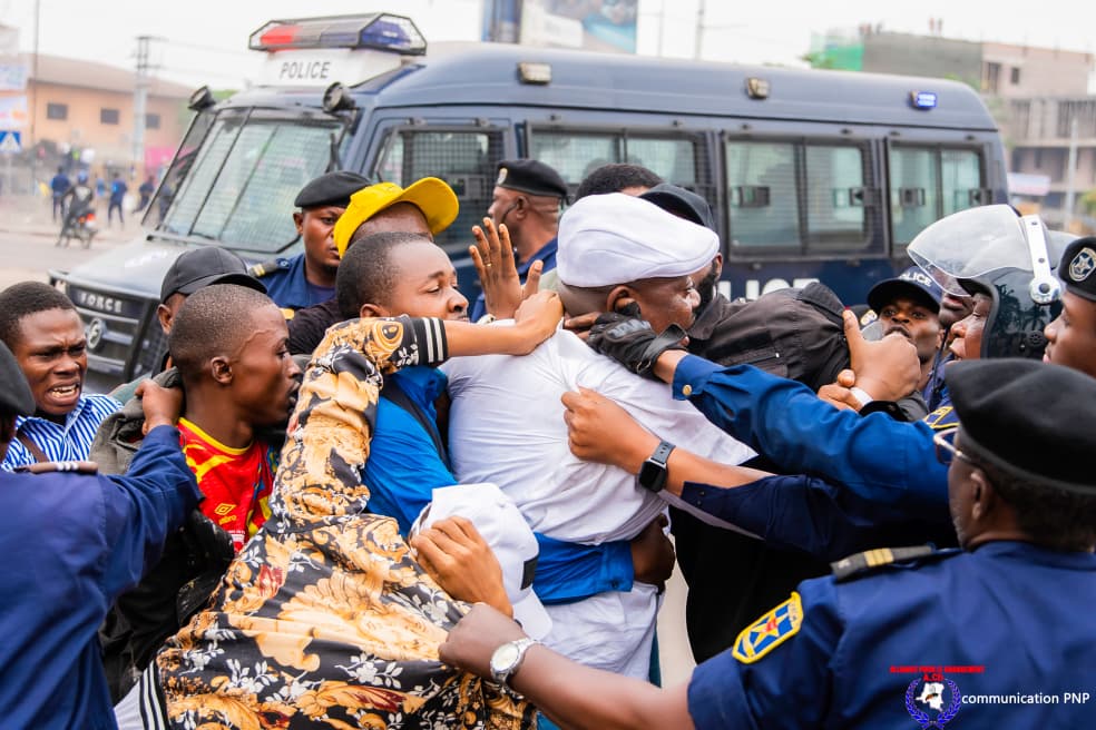 Sit-in contre la révision constitutionnelle : la situation vire au chaos à Kinshasa ; des leaders de l&rsquo;opposition gravement blessés et deux civils auraient perdu la vie
