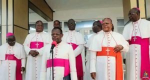 Lire la suite à propos de l’article RDC : L&rsquo;Église catholique ne voit ni l&rsquo;urgence, ni la nécessité, ni l&rsquo;opportunité de changer la Constitution ; elle y perçoit plutôt un risque de déclenchement d&rsquo;une guerre civile