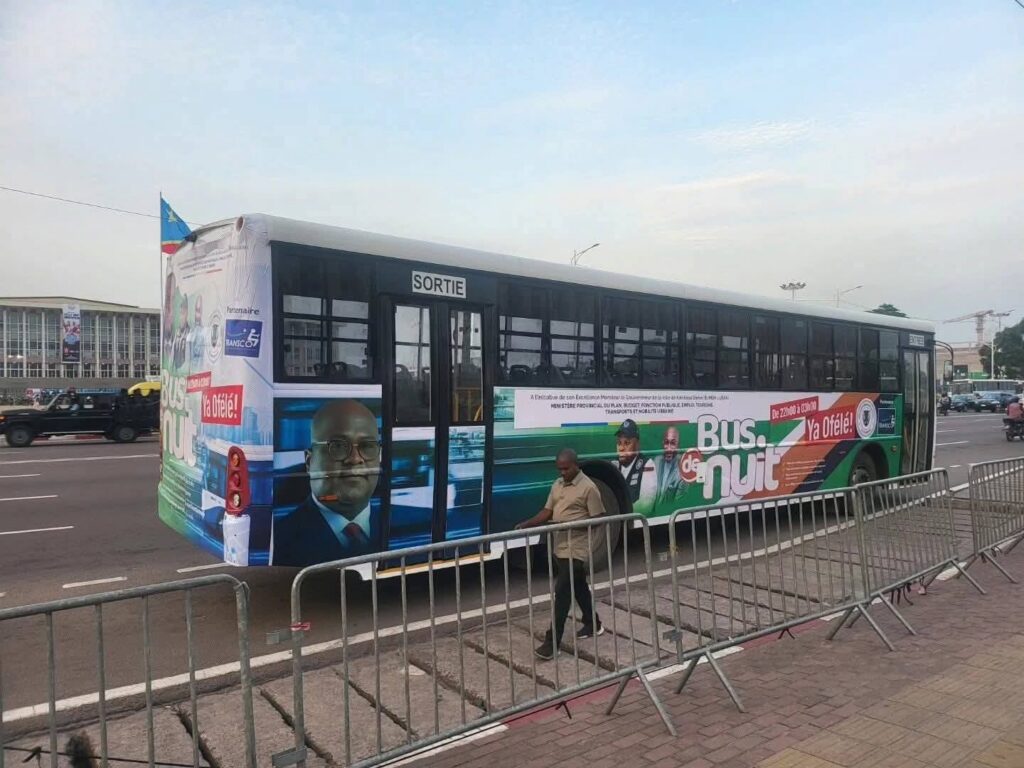 RDC – Colombie : Daniel Bumba met à la disposition des Kinois des bus de nuit gratuits pour faciliter leurs déplacements
