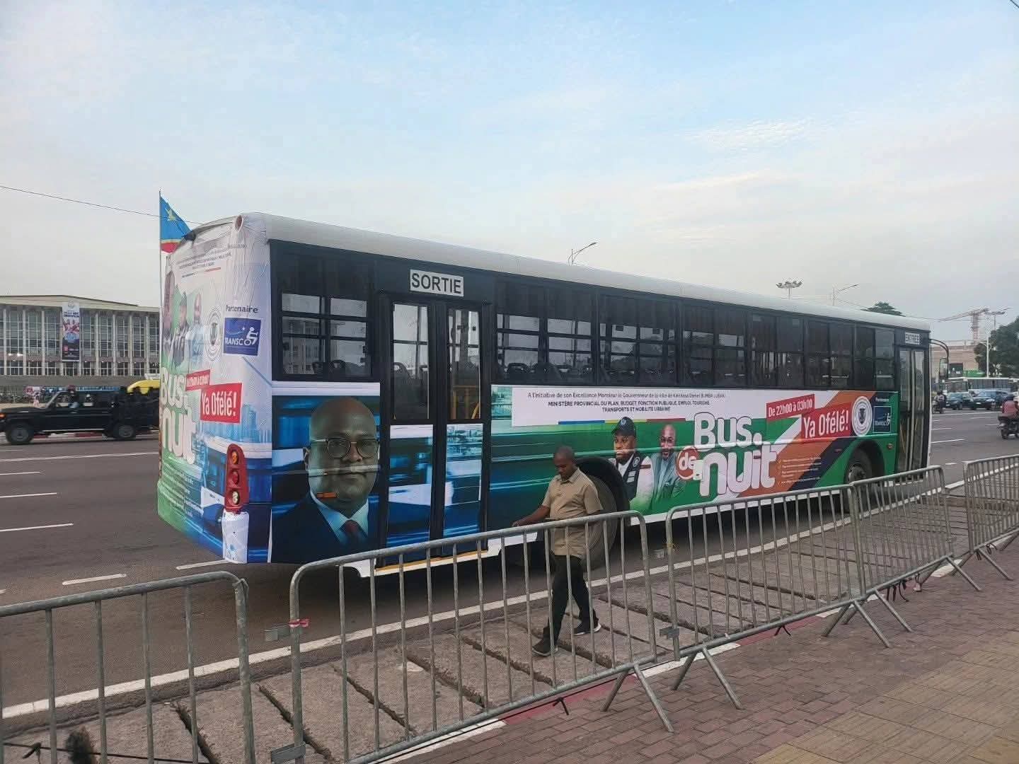 You are currently viewing RDC – Colombie : Daniel Bumba met à la disposition des Kinois des bus de nuit gratuits pour faciliter leurs déplacements