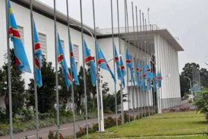 Lire la suite à propos de l’article RDC – Crash de Kenge : le gouvernement décrète trois jours de deuil national et la mise en berne des drapeaux