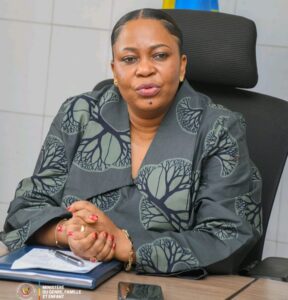 Lire la suite à propos de l’article Lutte contre les VBG : Micheline Ombae Kalama insuffle un nouvel élan au CISM Mère et Enfant de Ngaba