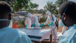 Lire la suite à propos de l’article Ebola en RDC : un membre du personnel de MSF testé positif et évacué aux Pays-Bas