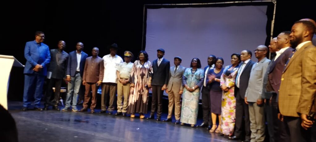 RDC – Littérature : Le Centre Wallonie-Bruxelles accueille le baptême de l&rsquo;ouvrage d&rsquo;Arly Ntumba Tshiela sur la commande publique